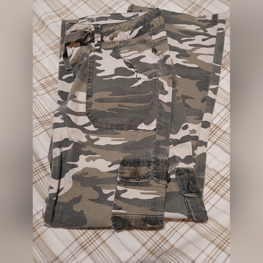Y2k Camo Cargo Pants - Picture 2 of 4